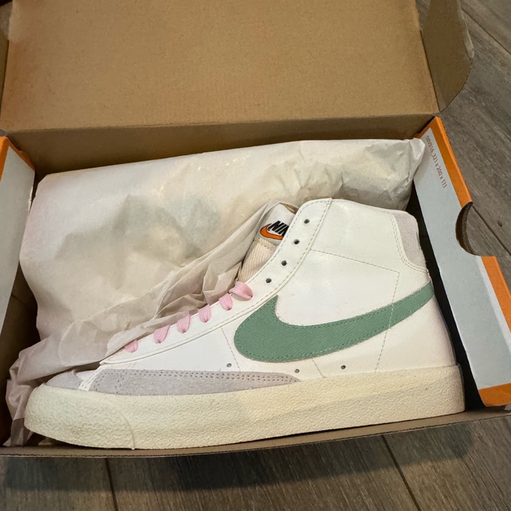 Nike Blazer Mid ‘77 PRM in Pink and Green